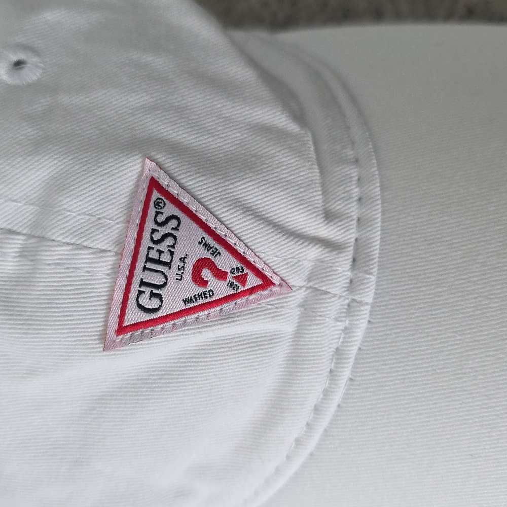 Vintage Guess White Baseball Cap - Picture 2 of 4
